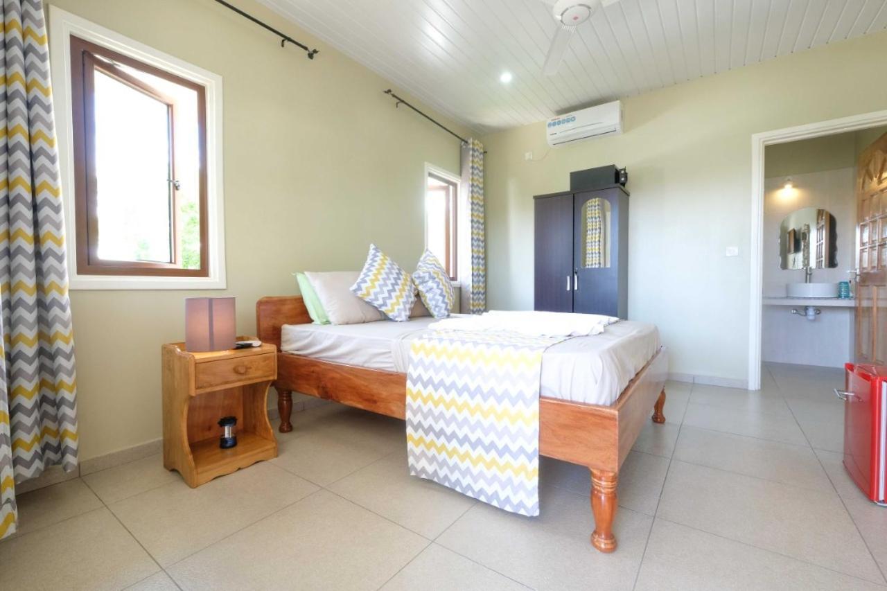 Hyde-Tide Guesthouse La Digue Bagian luar foto